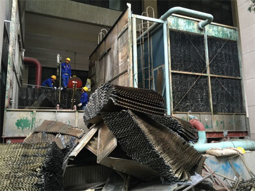 冷卻塔如何采用加熱板來(lái)保溫(冷卻塔如何接管)